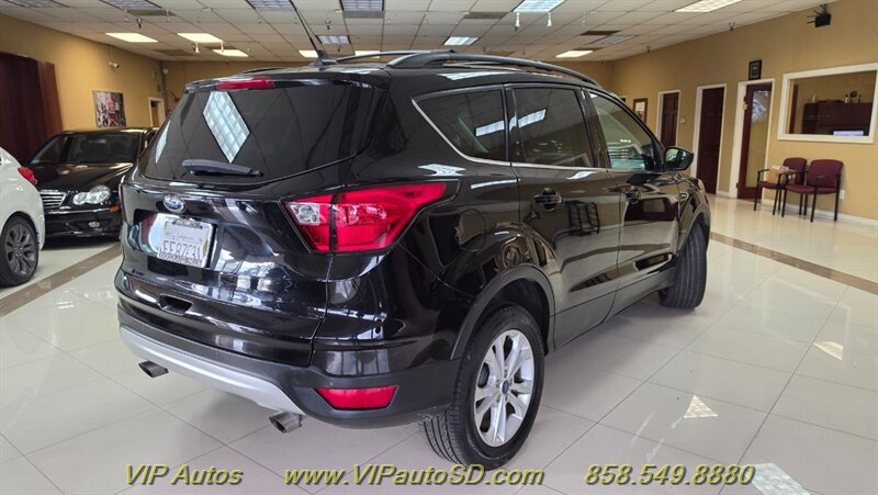 Used 2019 Ford Escape SEL FWD image 4