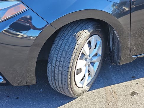 Used 2016 Toyota Corolla L image 32