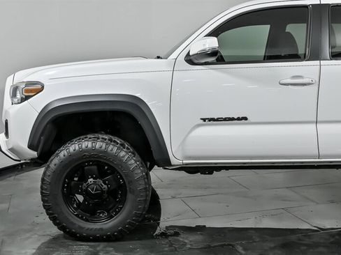 Used 2019 Toyota Tacoma TRD Off-Road image 6