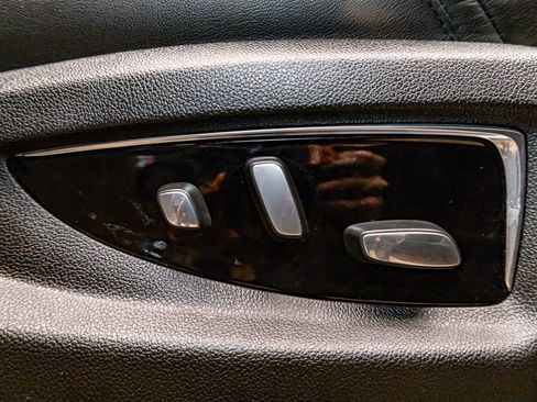 Used 2020 Cadillac Escalade ESV Premium Luxury image 25