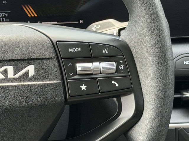 Used 2025 Kia K4 FWD image 23