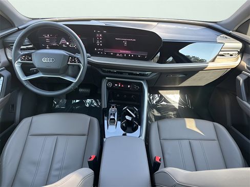 Used 2025 Audi Q5 Premium w/ Convenience Package image 13