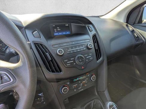 Used 2018 Ford Focus SE FWD image 14