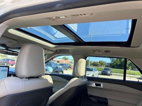 Used 2020 Ford Explorer Platinum w/ Premium Technology Package image 10
