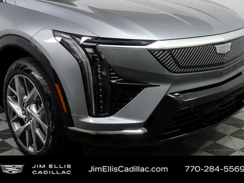 New 2026 Cadillac Optiq Luxury 2 RWD image 38