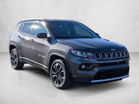 Used 2024 Jeep Compass Limited image 3