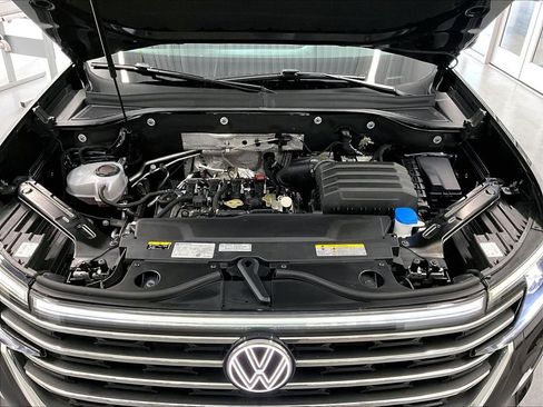 Used 2025 Volkswagen Atlas SE AWD/4WD image 30