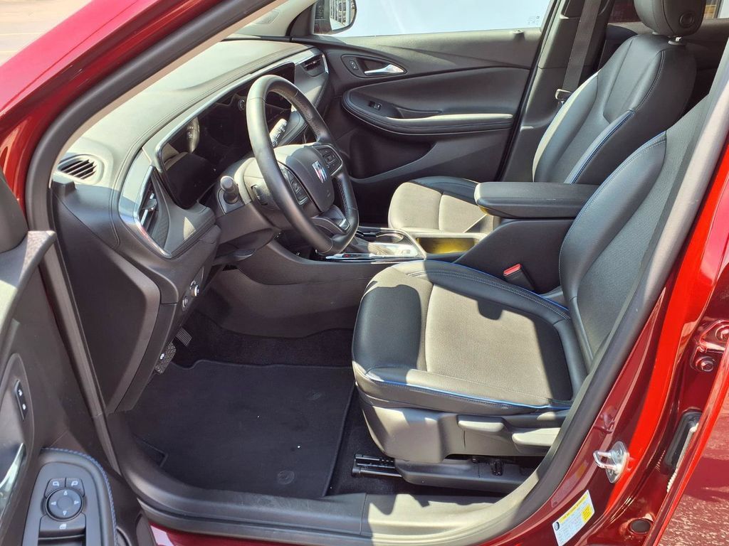 Used 2025 Buick Encore GX Sport Touring w/ Advanced Technology Package FWD image 19