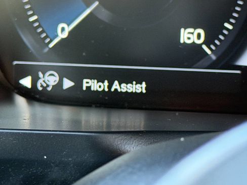 Used 2017 Volvo XC90 T6 Momentum w/ Vision Package image 64