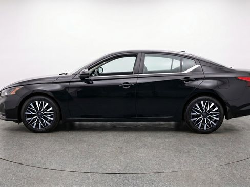 Used 2025 Nissan Altima 2.5 SV image 5