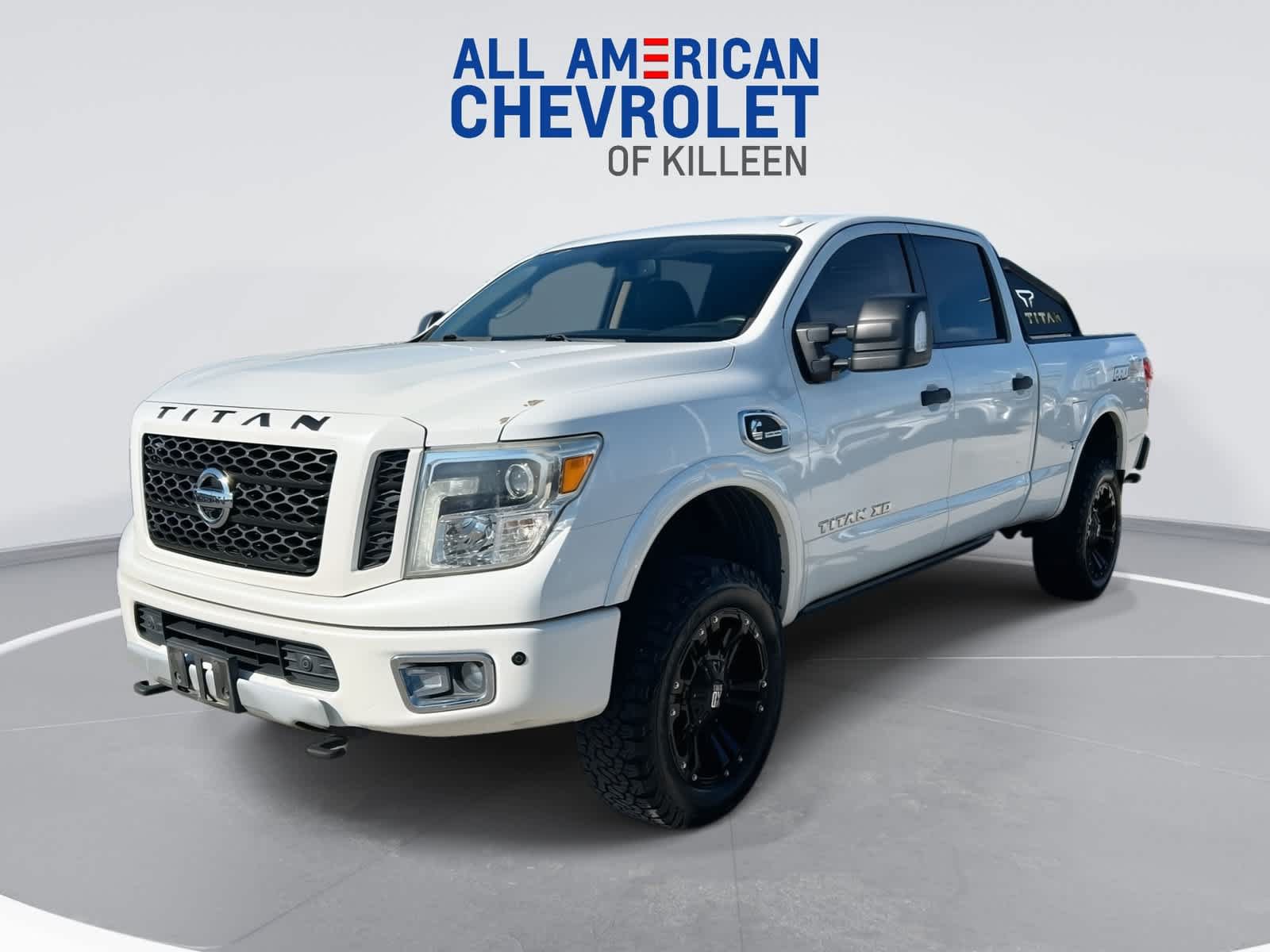 Used 2017 Nissan Titan PRO-4X w/ Pro-4x Convenience Package AWD/4WD image 1