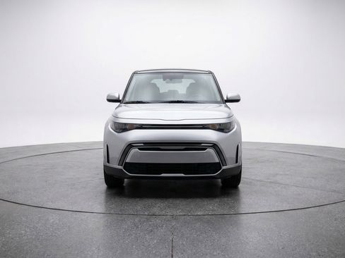 Used 2025 Kia Soul LX w/ LX Technology Package FWD image 2