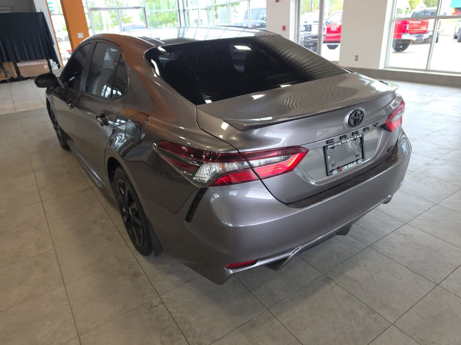 Used 2022 Toyota Camry SE FWD image 11