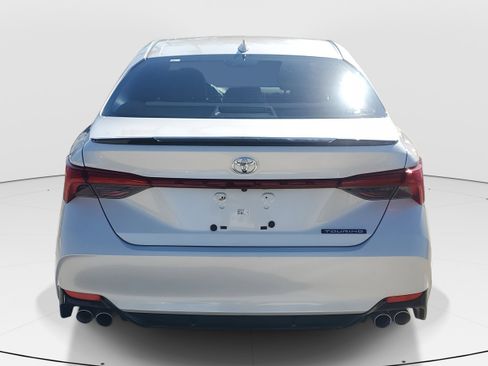 Used 2019 Toyota Avalon Touring image 4