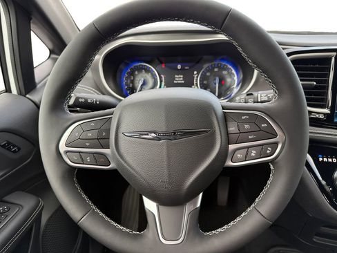New 2026 Chrysler Pacifica Select image 12