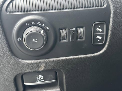 Used 2024 Jeep Wagoneer Series II w/ Flexible Seating Group image 15