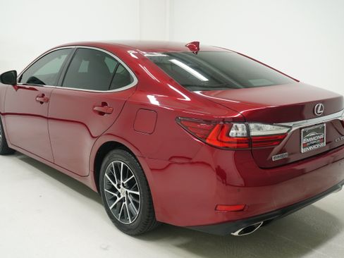Used 2017 Lexus ES 350 w/ Luxury Package FWD image 6