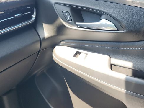 Used 2025 Buick Envista Sport Touring w/ Convenience I Package FWD image 28