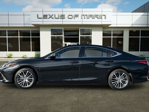 Used 2025 Lexus ES 300h w/ Premium Package image 2
