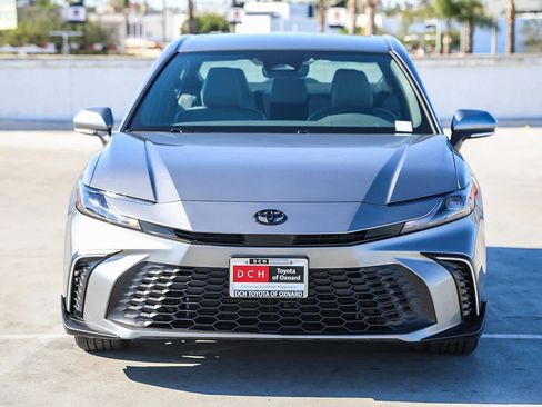 Used 2026 Toyota Camry SE w/ Convenience Package image 3