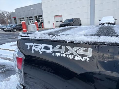 Used 2020 Toyota Tacoma TRD Off-Road image 11