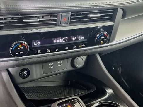 Used 2025 Nissan Rogue SV FWD image 12