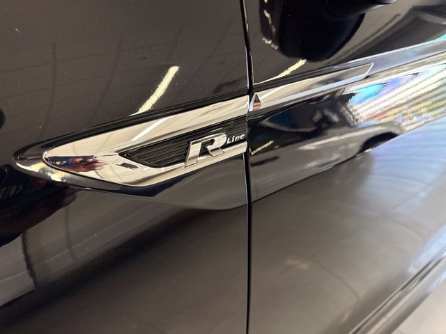 Used 2021 Volkswagen Tiguan SE R-Line AWD/4WD image 16