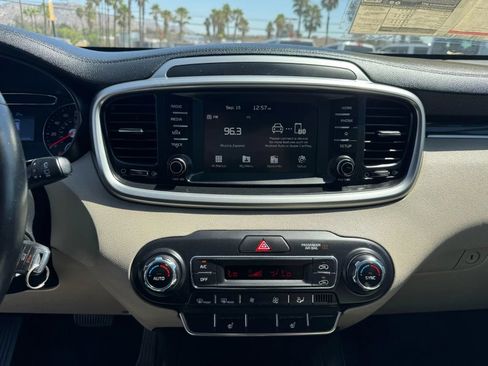 Used 2020 Kia Sorento LX w/ LX I4 Convenience Package FWD image 21