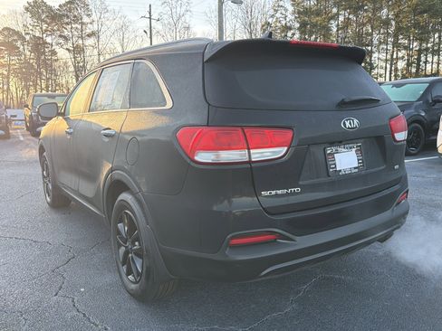 Used 2018 Kia Sorento LX image 5
