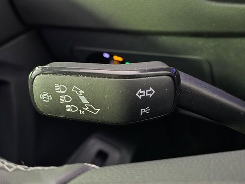 Used 2022 Volkswagen Tiguan SE image 17