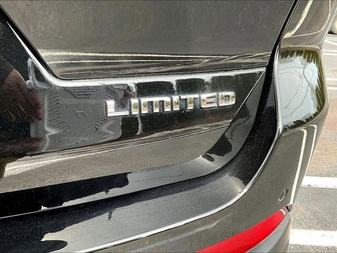 Used 2023 Jeep Grand Cherokee L Limited AWD/4WD image 24