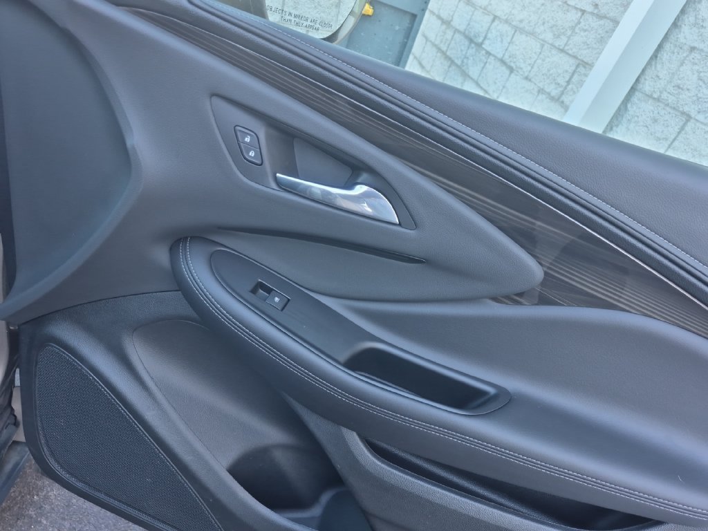 Used 2019 Buick Envision Essence FWD image 21