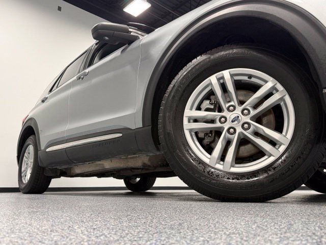 Used 2024 Ford Explorer XLT w/ Equipment Group 202A AWD/4WD image 2