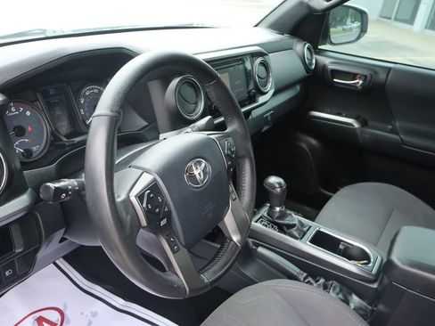 Used 2019 Toyota Tacoma TRD Sport w/ Technology Package AWD/4WD image 21
