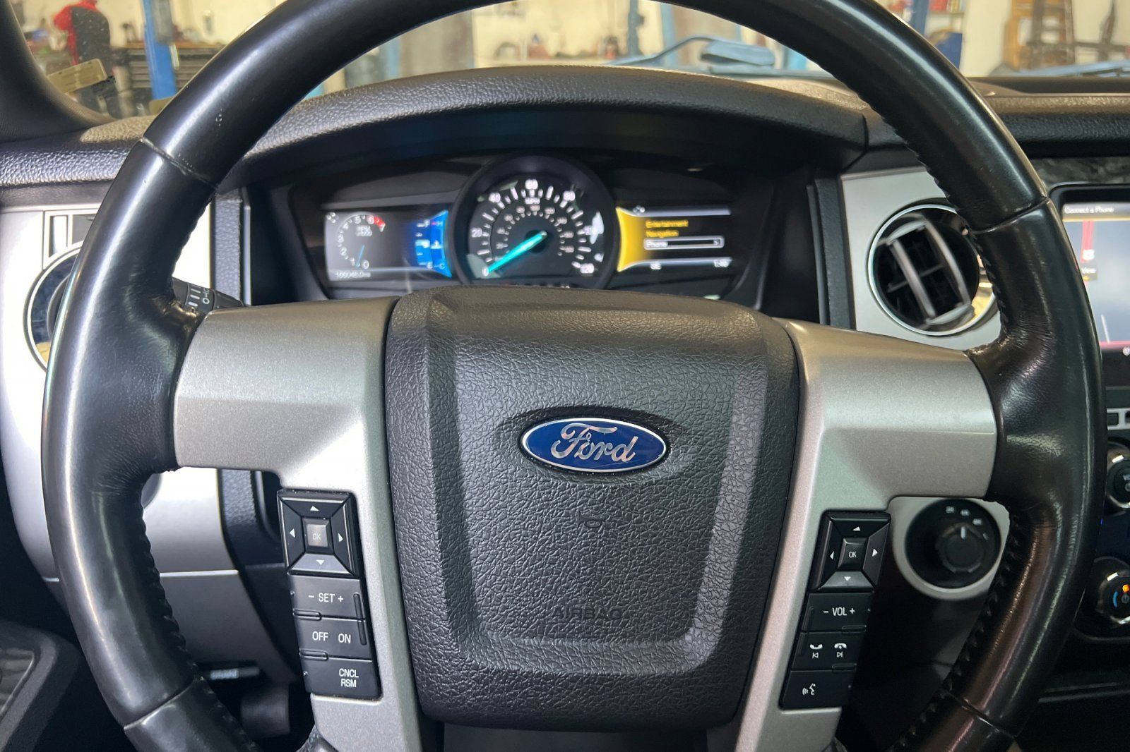 Used 2015 Ford Expedition Limited w/ Equipment Group 301A AWD/4WD image 27