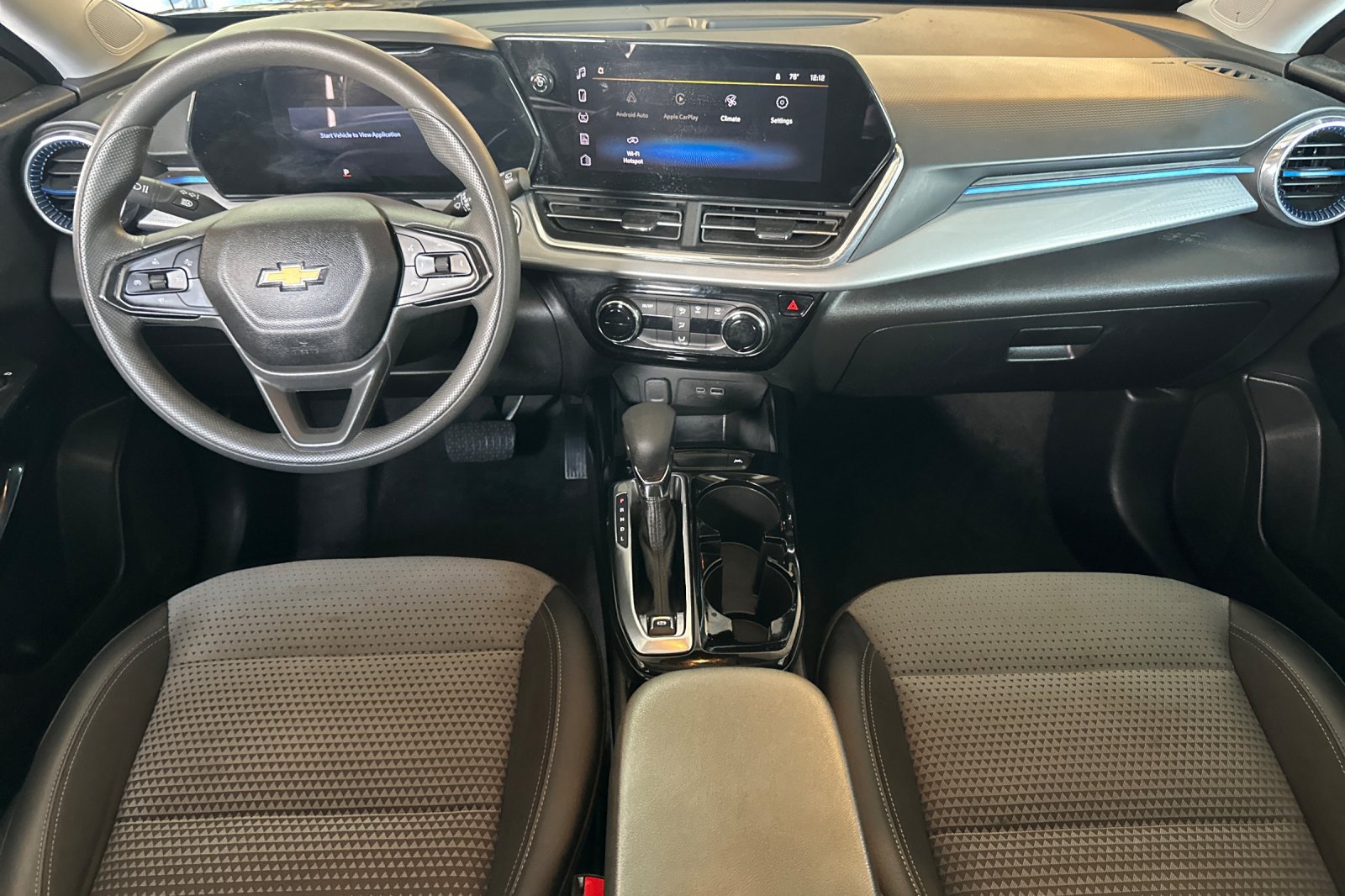 Used 2025 Chevrolet Trax LT FWD image 13