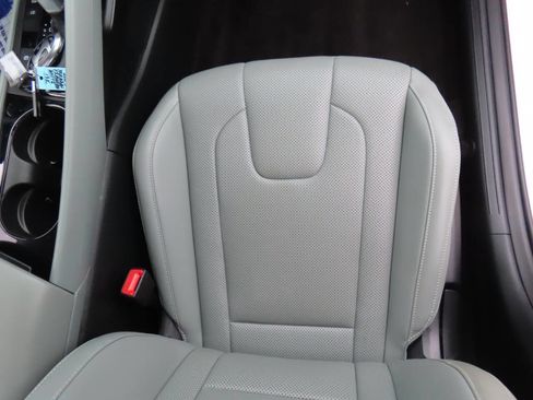 Used 2025 Hyundai Elantra Limited image 40