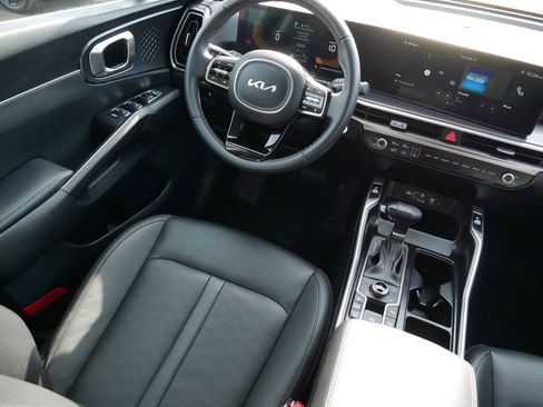 Certified 2025 Kia Sorento S w/ Panoramic Sunroof Package image 9