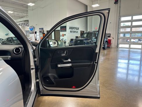 Used 2021 Mercedes-Benz GLB 250 image 41