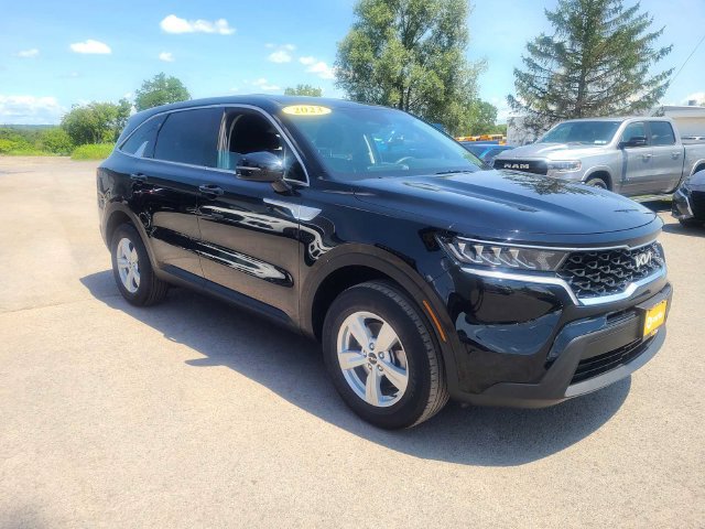 Used 2023 Kia Sorento LX AWD/4WD image 4
