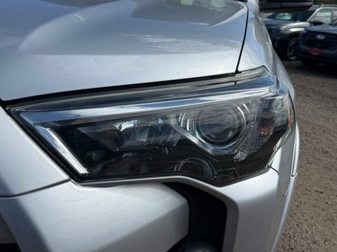 Used 2020 Toyota 4Runner SR5 AWD/4WD image 10