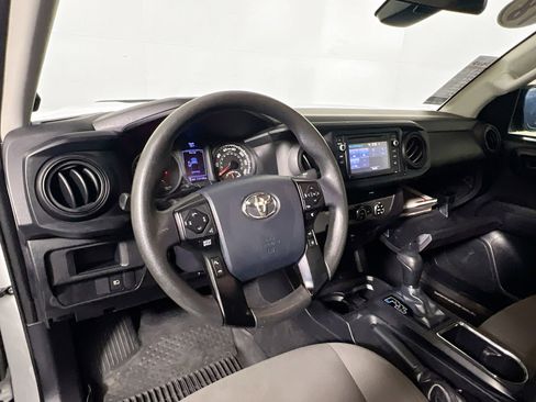 Used 2018 Toyota Tacoma SR image 29