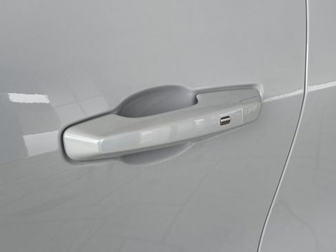 New 2026 Chevrolet Traverse RS image 17