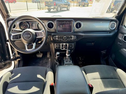 Used 2023 Jeep Gladiator Overland AWD/4WD image 15