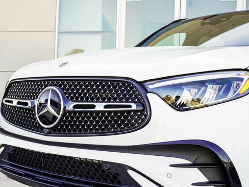 Used 2023 Mercedes-Benz GLC 300 GLC 300 image 2