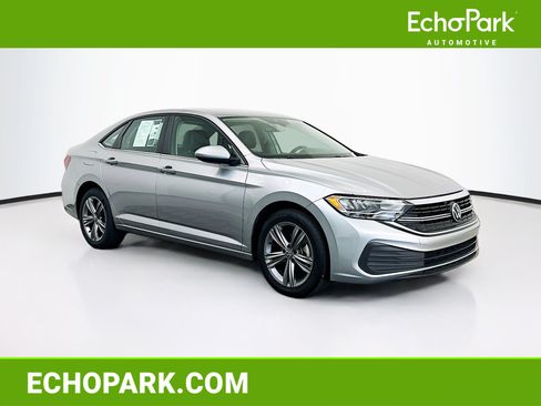 Used 2024 Volkswagen Jetta SE FWD image 1