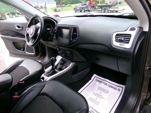 Used 2020 Jeep Compass Latitude w/ Cold Weather Group AWD/4WD image 23