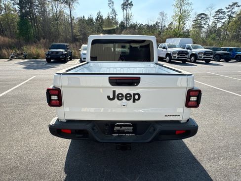 New 2026 Jeep Gladiator Sport AWD/4WD image 7