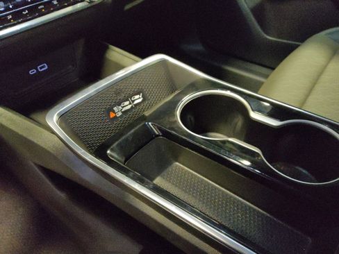 Used 2025 Chevrolet Equinox LT w/ Convenience Package II image 26