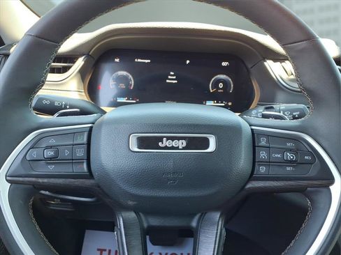 Used 2023 Jeep Grand Cherokee L Limited w/ Black Appearance Package AWD/4WD image 22